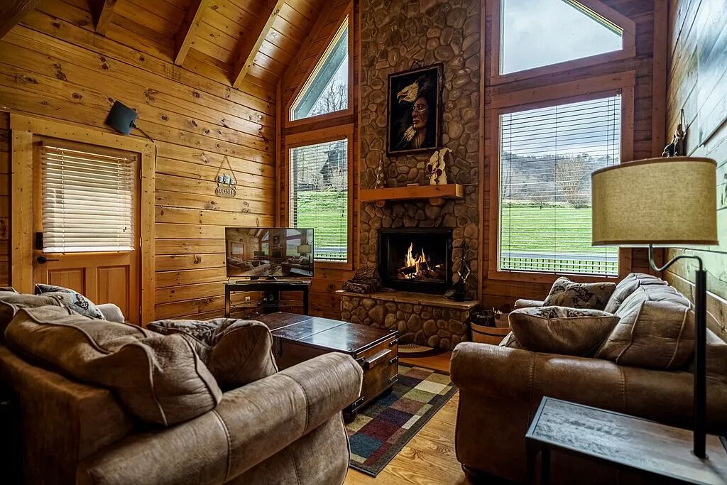 House, Multiple Beds (Lunar Lodge #317) | Living area