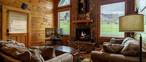 House, Multiple Beds (Lunar Lodge #317) | Living area