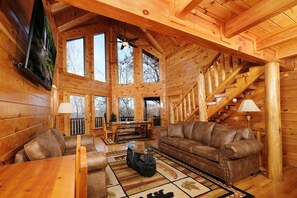 House, Multiple Beds (Smoky Treehouse Lodge  #614) | Living area