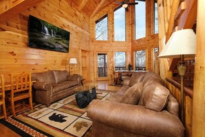 House, Multiple Beds (Smoky Treehouse Lodge  #614) | Living area