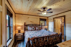 Room - Honey Bear Hill #326 (Sevierville)