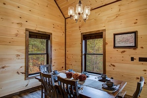 Maison, Plusieurs lits (Honey Bear Hill #326) | Restauration