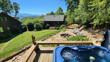 House, Multiple Beds (Cosby Contemporary Cabin) | Outdoor dining