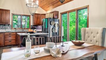 House, Multiple Beds (Cosby Contemporary Cabin) | Private kitchen | Oven, toaster