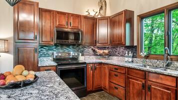 House, Multiple Beds (Cosby Contemporary Cabin) | Private kitchen | Oven, toaster