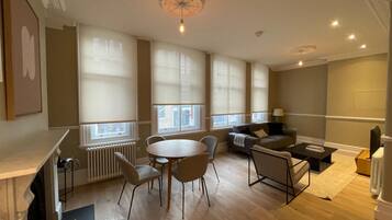 Eenvoudig appartement, 1 kingsize bed | Dineren