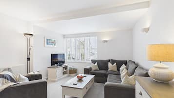 Apartment (2 Bedrooms) | Front of property