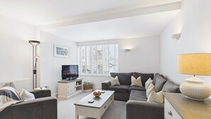 Apartment (2 Bedrooms) | Front of property - Minarvon - 2 Bedroom Apartment - Saundersfoot (Saundersfoot)