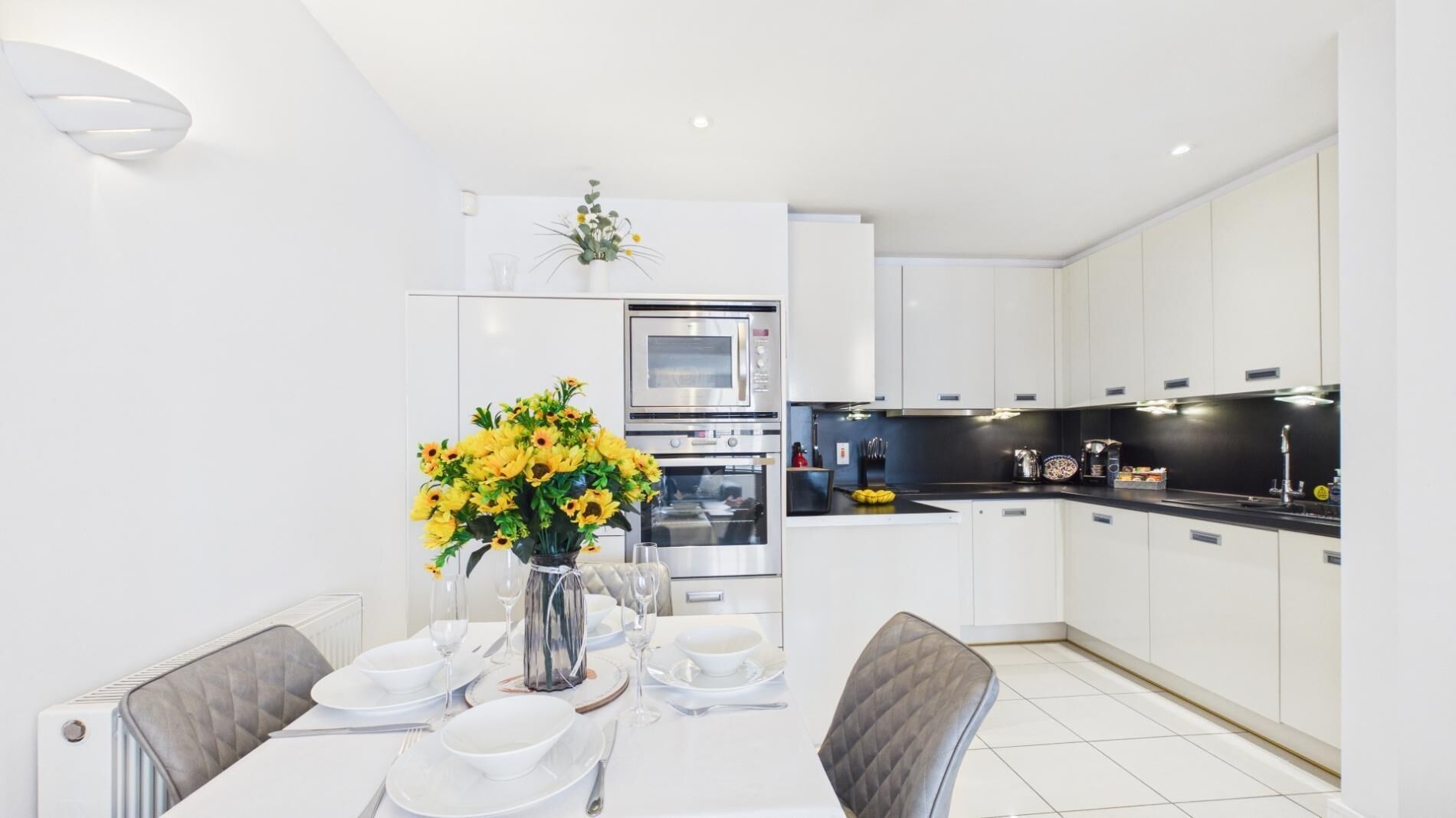 Apartment (2 Bedrooms) | Private kitchen | Microwave, oven, stovetop, dishwasher