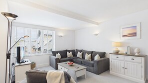 Apartment (2 Bedrooms) | Floor plan - Minarvon - 2 Bedroom Apartment - Saundersfoot (Saundersfoot)