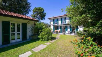 Villa | 5 bedrooms, Internet