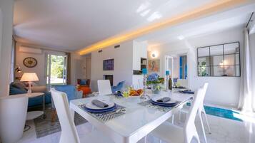 Villa | 5 bedrooms, Internet