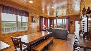 House, Multiple Beds (ROCKY TOP VIEWS #668) | Dining