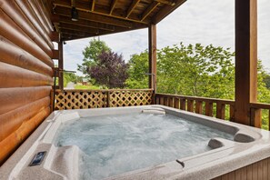 Outdoor spa tub - Rocky TOP Views #668 (Sevierville)