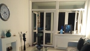 Unclassified image, 2 of 9, button - Inviting 1-bed Apartment in Manchester (Manchester)