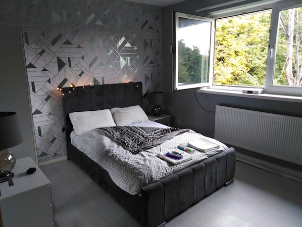 Apartment, 1 Queen Bed | 1 bedroom, free WiFi, bed sheets