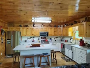 House, Multiple Beds (Smoky Mountain Reins #2314) | Private kitchen