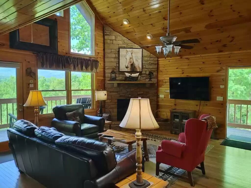 House, Multiple Beds (Smoky Mountain Reins #2314) | Living area
