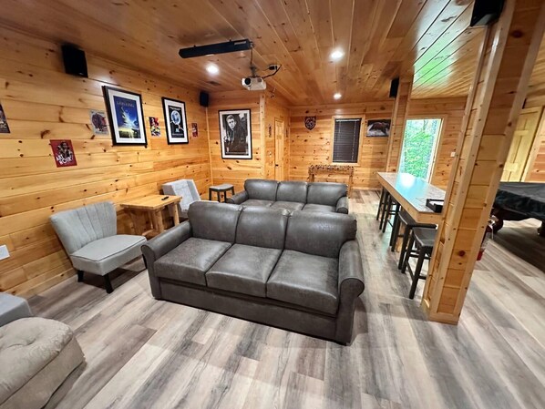 House, Multiple Beds (Around The Bend #329) | Living area