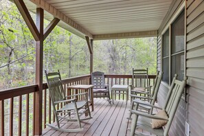 House, Multiple Beds (Around The Bend #329) | Property grounds - Around The Bend #329 (Sevierville)