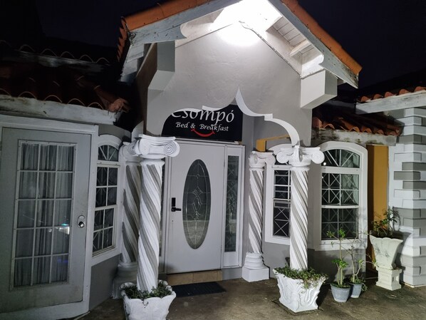 Exterior - Leisure Duplex At Csompo Silver Manor (Tower Isle)