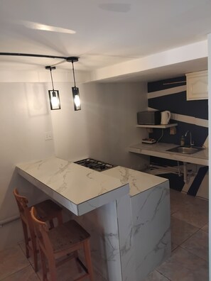 Basic Double Room, 1 Bedroom | Private kitchen - Leisure Duplex At Csompo Silver Manor (Tower Isle)