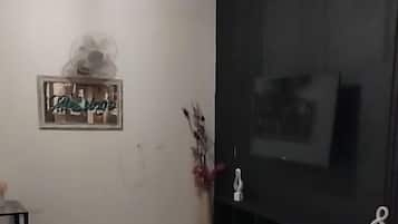 Basic Double Room, 1 Bedroom | Living area