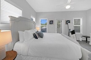 4 bedrooms, iron/ironing board, internet, bed sheets