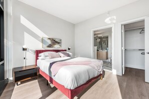 10 عدّة غرف نوم ومكواة/لوح كي وسرير سفر وواي فاي