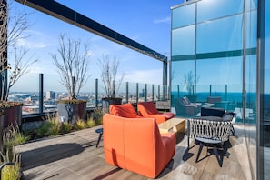 Terrace/patio - West Loop Balconied 2BR for Upscale Tours (Chicago)