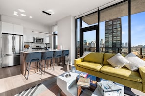 TV, streaming services, stereo, offices - City Views + Walk to Dining, Ideal for All (Chicago)