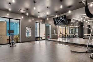 Fitness facility - City Views + Walk to Dining, Ideal for All (Chicago)