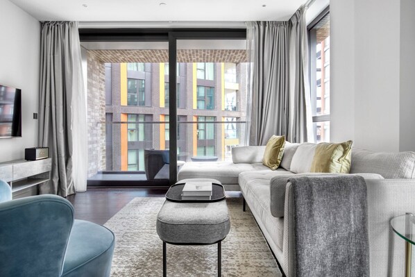 Fernseher, Stereoanlage