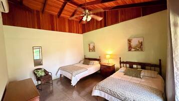 4 bedrooms, free WiFi, bed sheets