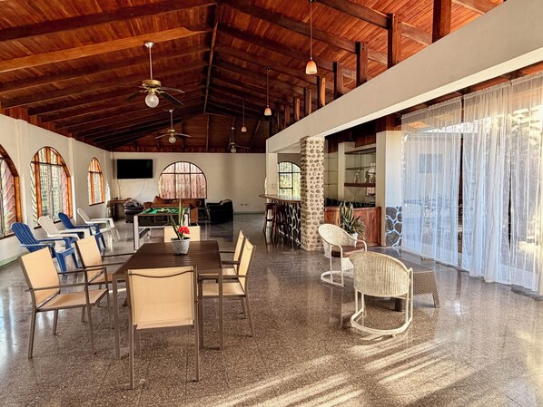 Dining - Stunning Volcano View • Private Pool • Near Hot Springs • Pet Friendly (Mogote de Bagaces)