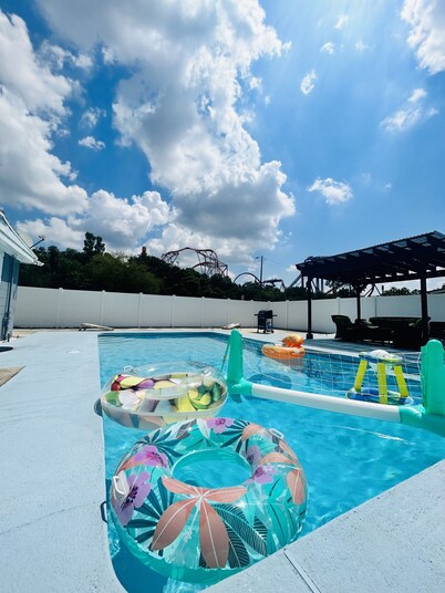 Busch Gardens Deluxe Edition w/heated pool