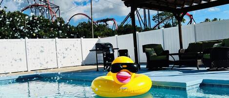 室外游泳池,恒温泳池