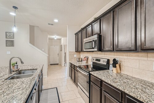 Spacious Oasis 5BR/4BA•Lackland AFB BMT•Riverwalk!