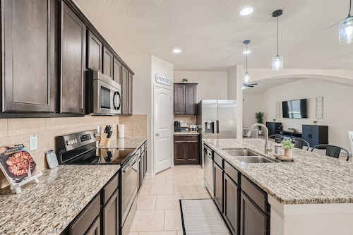 Spacious Oasis 5BR/4BA•Lackland AFB BMT•Riverwalk