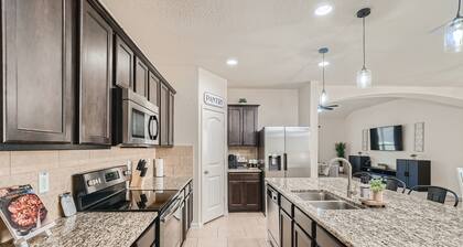 Spacious Oasis 5BR/4BA•Lackland AFB BMT•Riverwalk