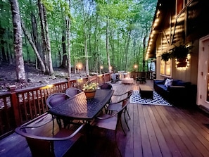 Outdoor dining - Storybook Chalet/Watch Movies Under the Stars/Hot Tub/Hiking/Biking/Concerts (Beech Mountain)