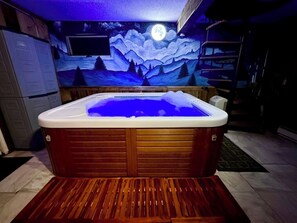 Interior - Storybook Chalet/Watch Movies Under the Stars/Hot Tub/Hiking/Biking/Concerts (Beech Mountain)