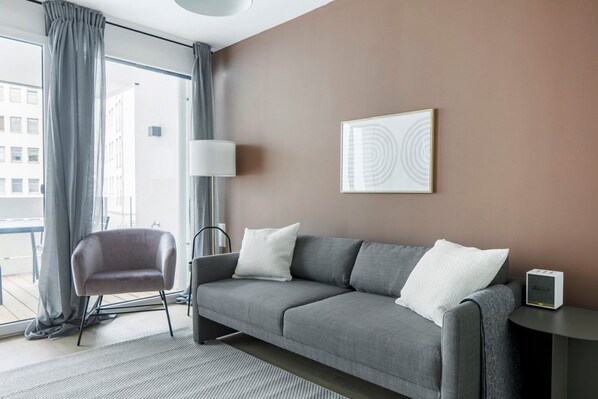 TV, stereo - New Reno Innere Stadt 1BR w/ Balcony & Elevator, nr Metro, by Blueground (Vienna)