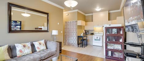 Smart TV, fireplace, Netflix, streaming services