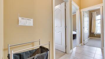 4 slaapkamers, een strijkplank/strijkijzer, wifi, beddengoed