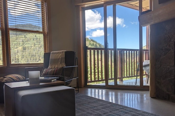 Smart-tv och eldstad