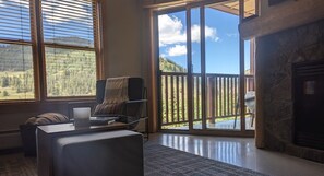 Smart TV, fireplace - Location! Best skiing in Copper at Your Fingertips (Frisco)