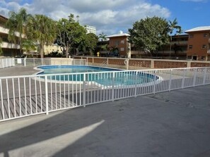 Pool - Central 1 room apartment North Miami  (North miami)