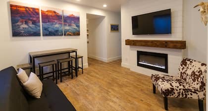 Modern guest suite, central location in SLC valley