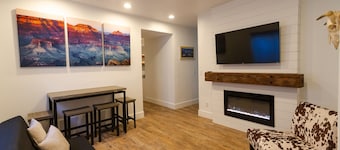 Modern guest suite, central location in SLC valley